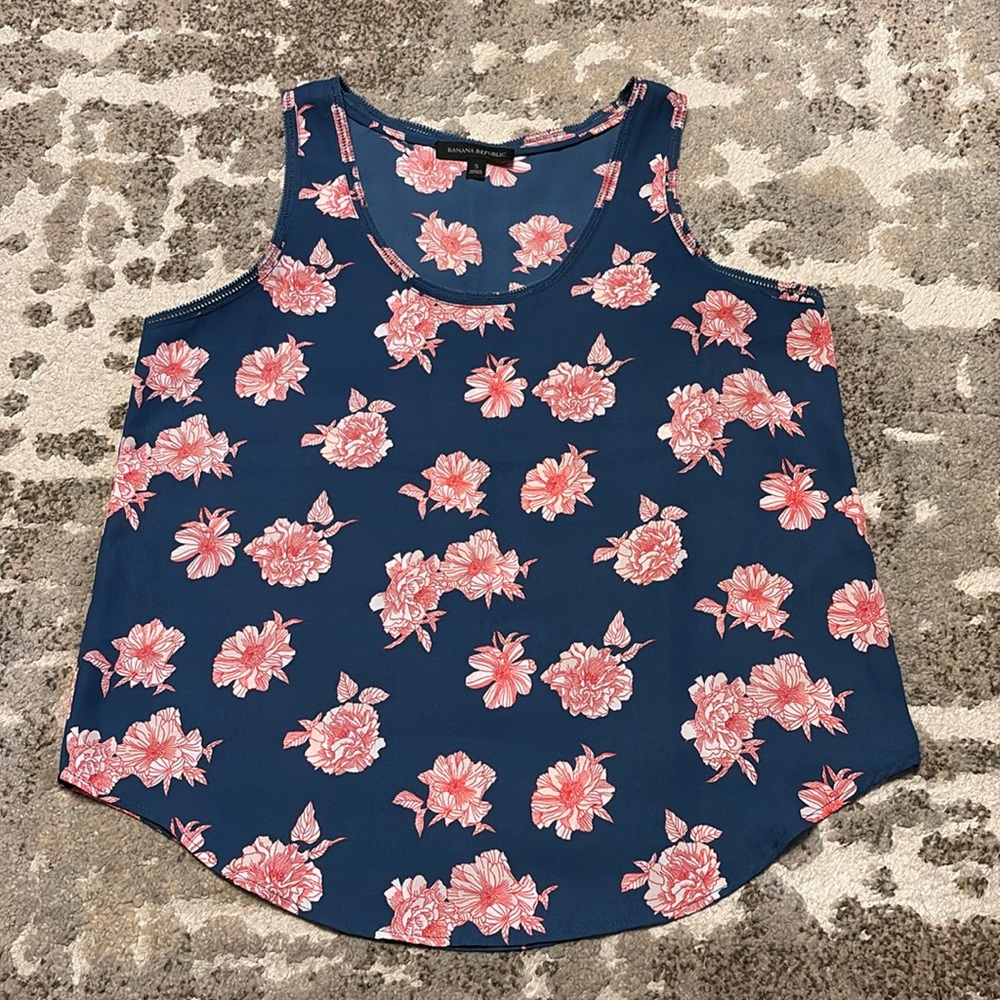 Women’s Banana Republic floral print sleeveless blouse